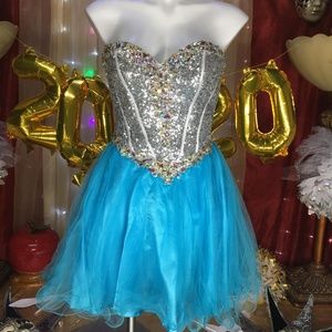 *MAC DUGGAL BABY BLUE/SILVER SEQUIN BEADS SZ 2